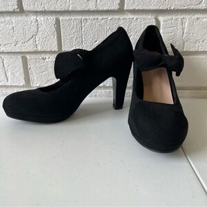 Black Faux Suede Women’s Size 8 Mary Jane Style 4" Heel Closed Toe Pump